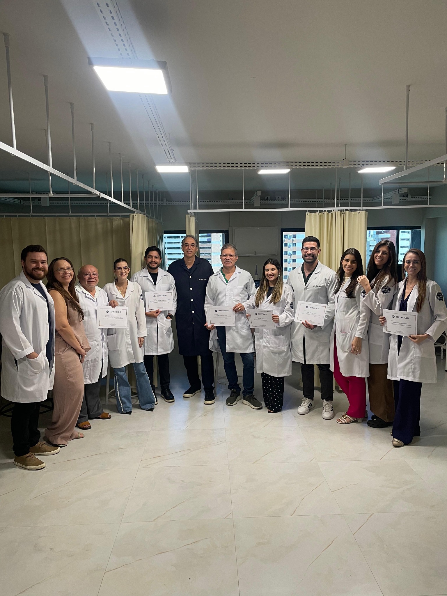 Turma formada na ECUS após curso de mapeamento ecográfico da endometriose profunda